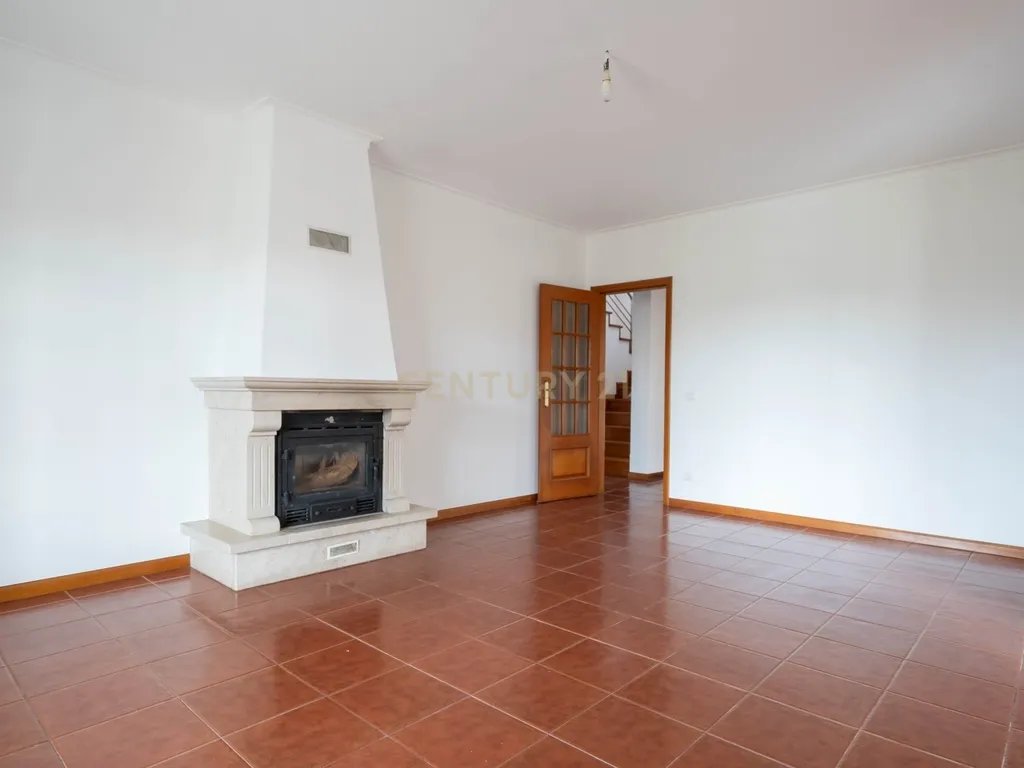 Moradia T5 - C/ terreno - Excelente estado - Image 17