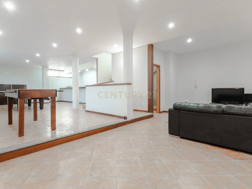 Moradia T3 de Excelência na Maia| 398 m² | 3 Suítes | Garagem para várias Viaturas - Image 26