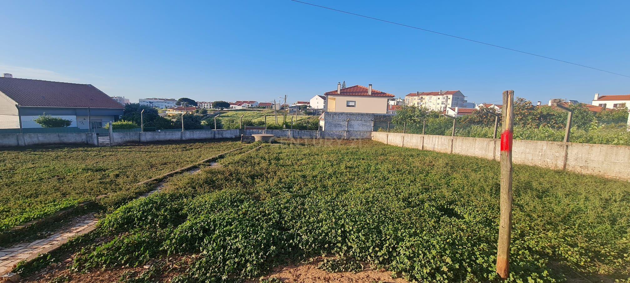 Fotografia 5 de Terreno Urbano com 940 m2 , com capacidade para construção de 2 Moradias