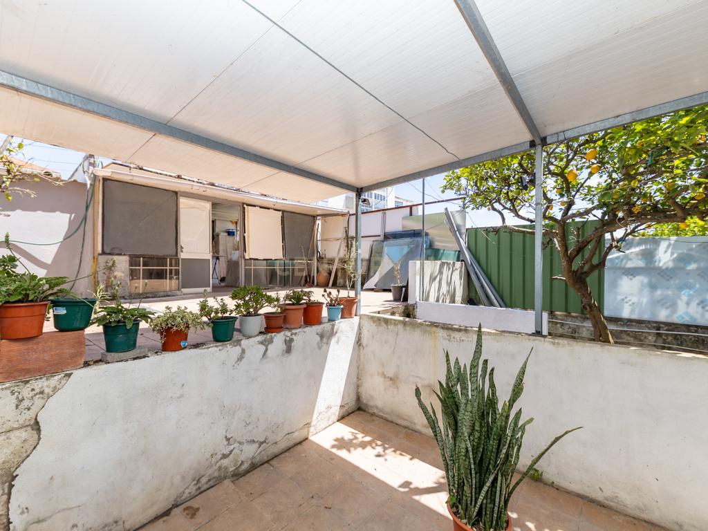 Apartamento T3 no Feijó com logradouro de 261 m2 - Image 30