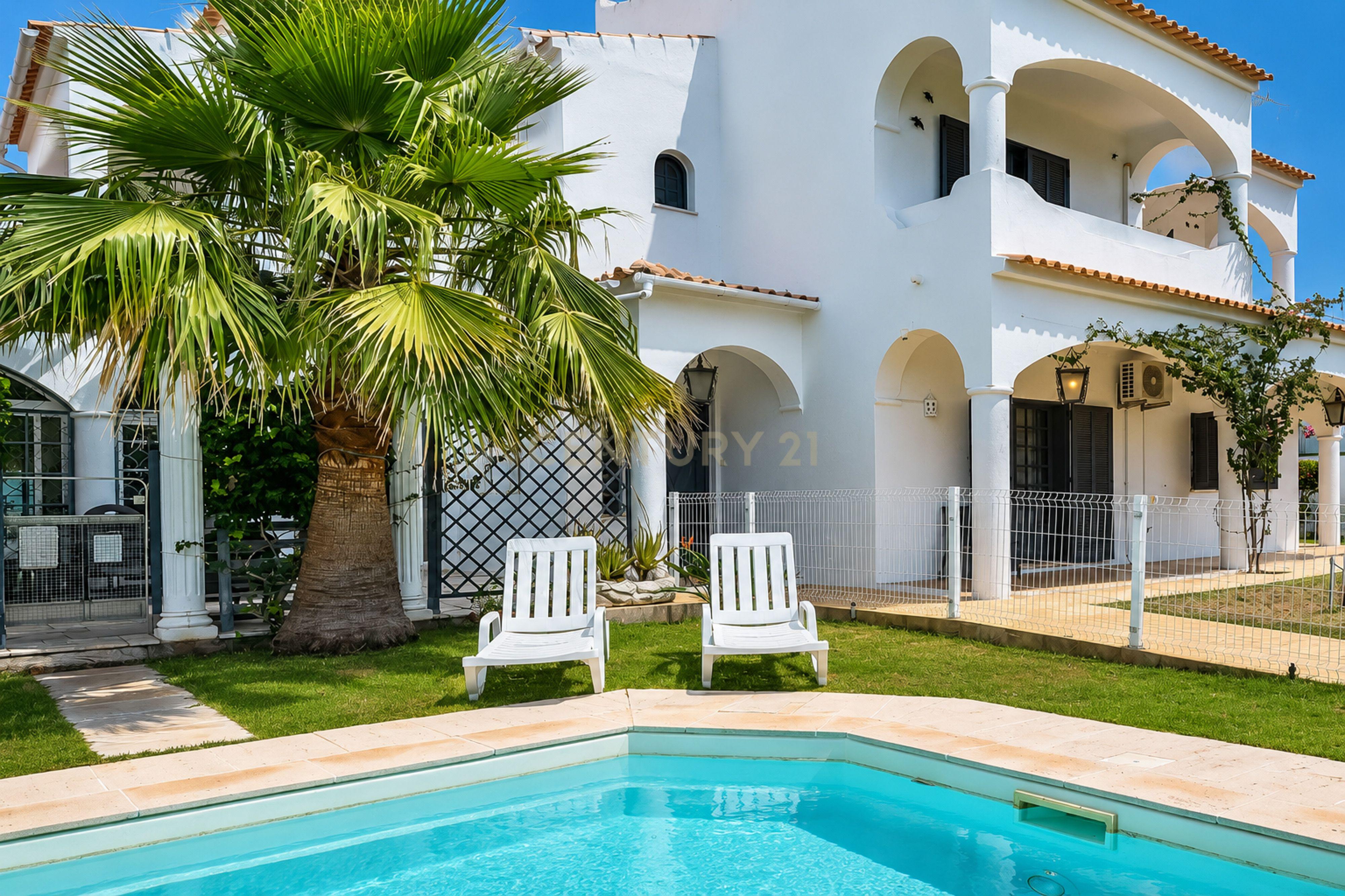 Fotografia 7 de Magnífica Moradia Individual de 300 m2 com Piscina Aquecida e Jacuzzi - Guia Albufeira