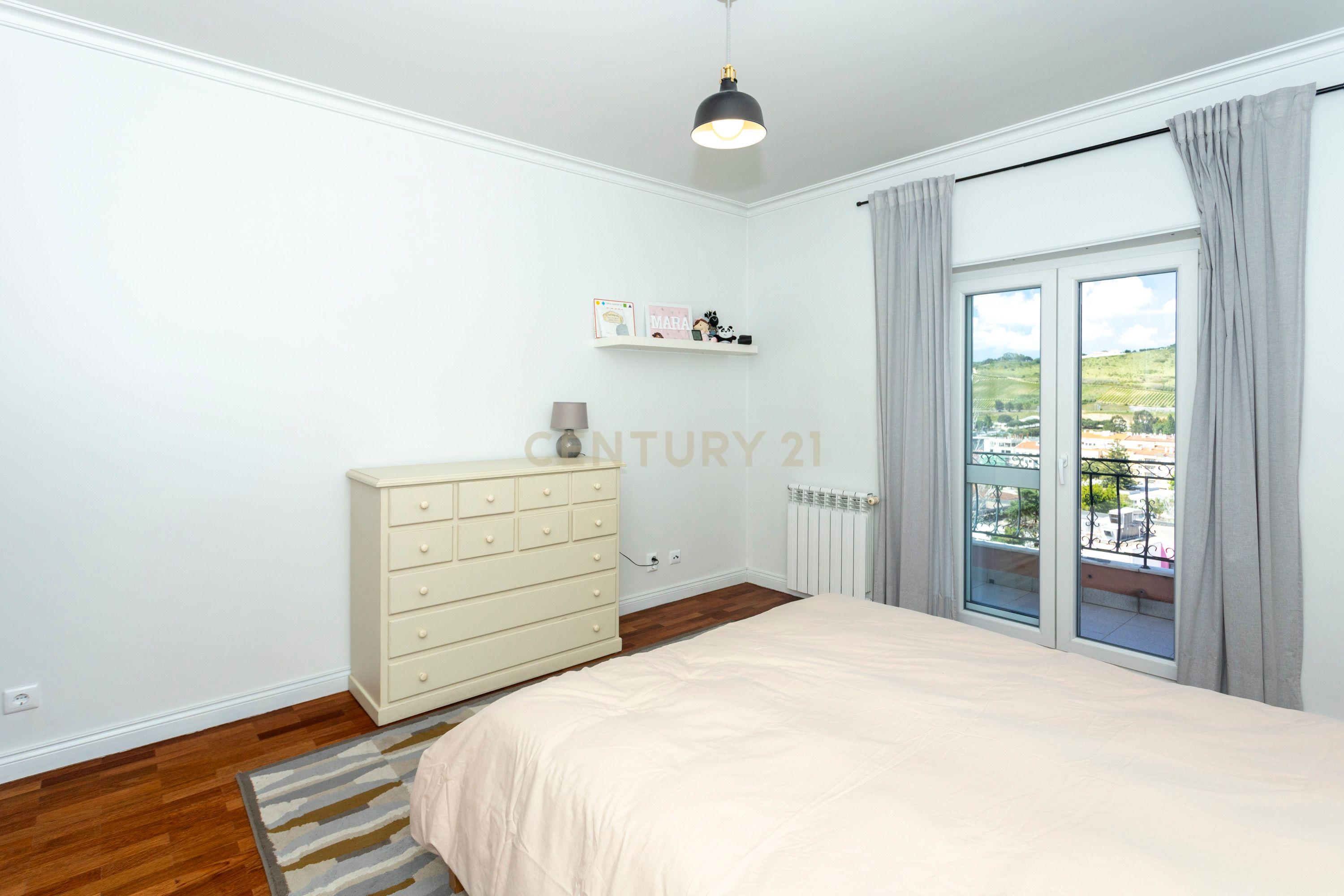 Apartamento T3 c/ Box - Centro de Torres Vedras - Image 18