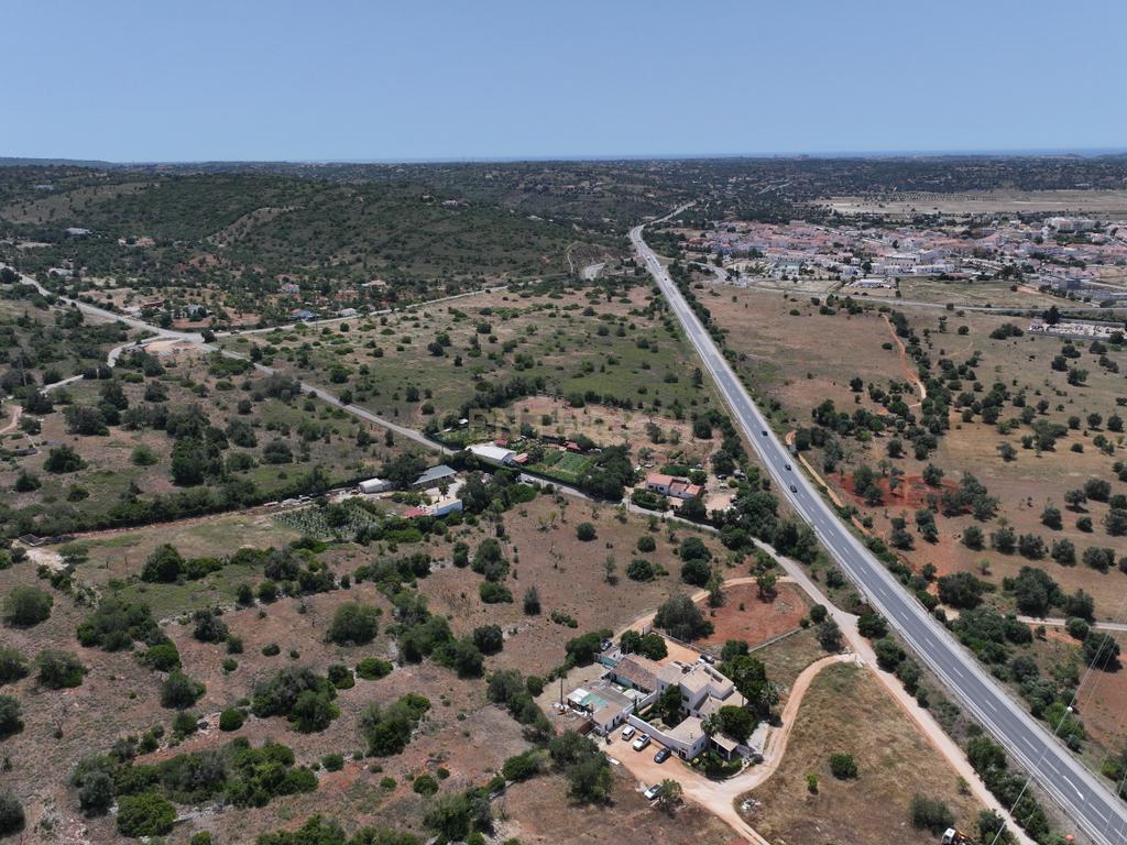 Terreno rústico localizado em Gateiras em Tunes, com uma área total de 14880m². - Image 12