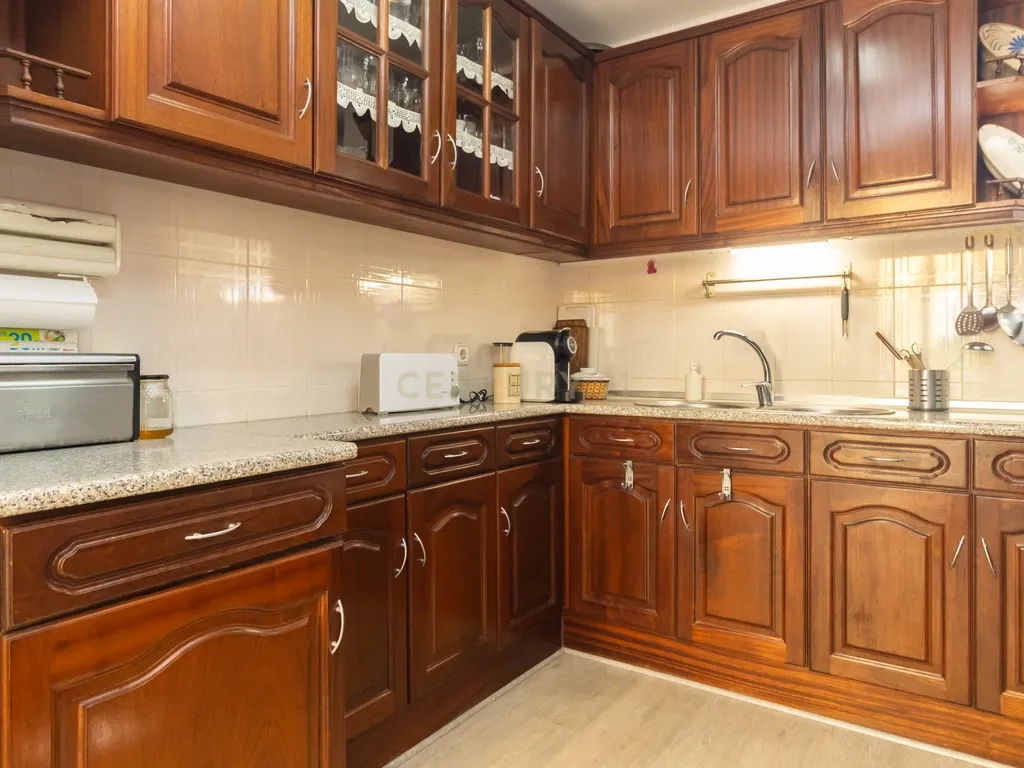 Moradia em Banda de 5 assoalhadas na Banática - Image 8