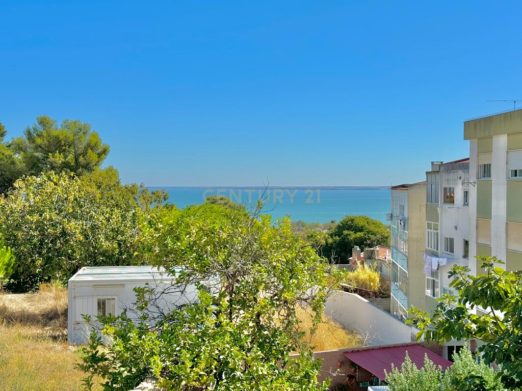 Apartamento 2 Assoalhadas com logradouro, zona histórica de Almada - Image 11