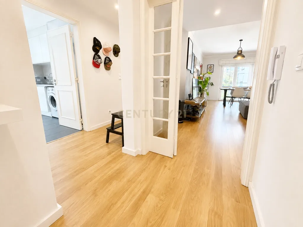 Apartamento T2 Renovado | Fontainhas | Cascais - Image 3