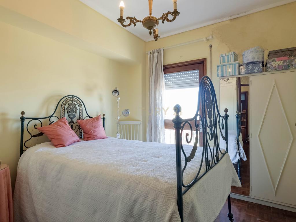 Apartamento T4 com Elevador e Vistas Deslumbrantes em Matosinhos Sul - Image 10