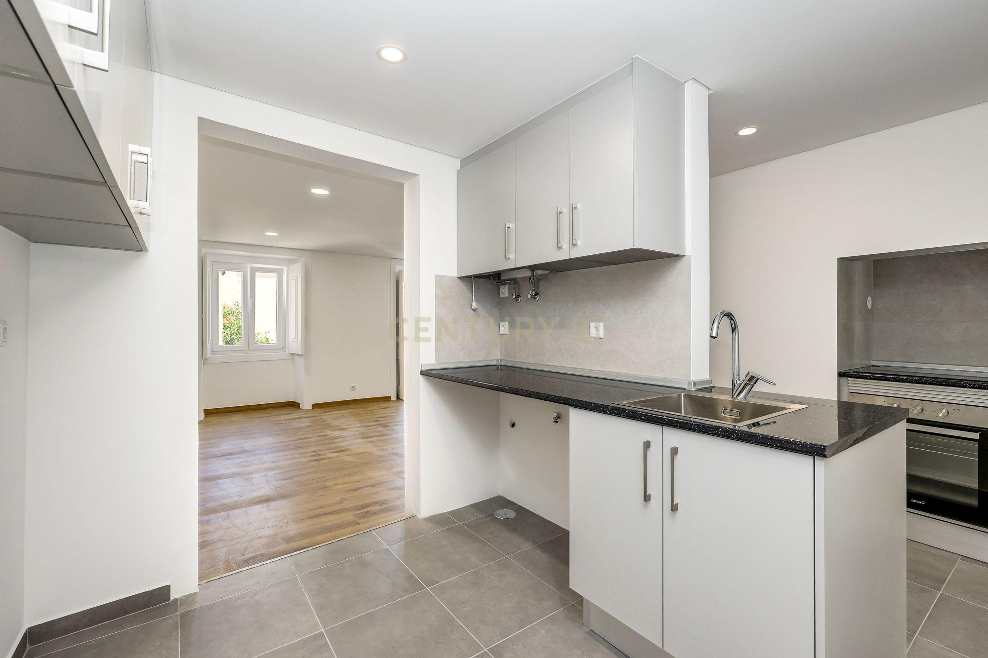 Fotografia 3 de Apartamento T1+1 totalmente remodelado, próximo da Assembleia da República