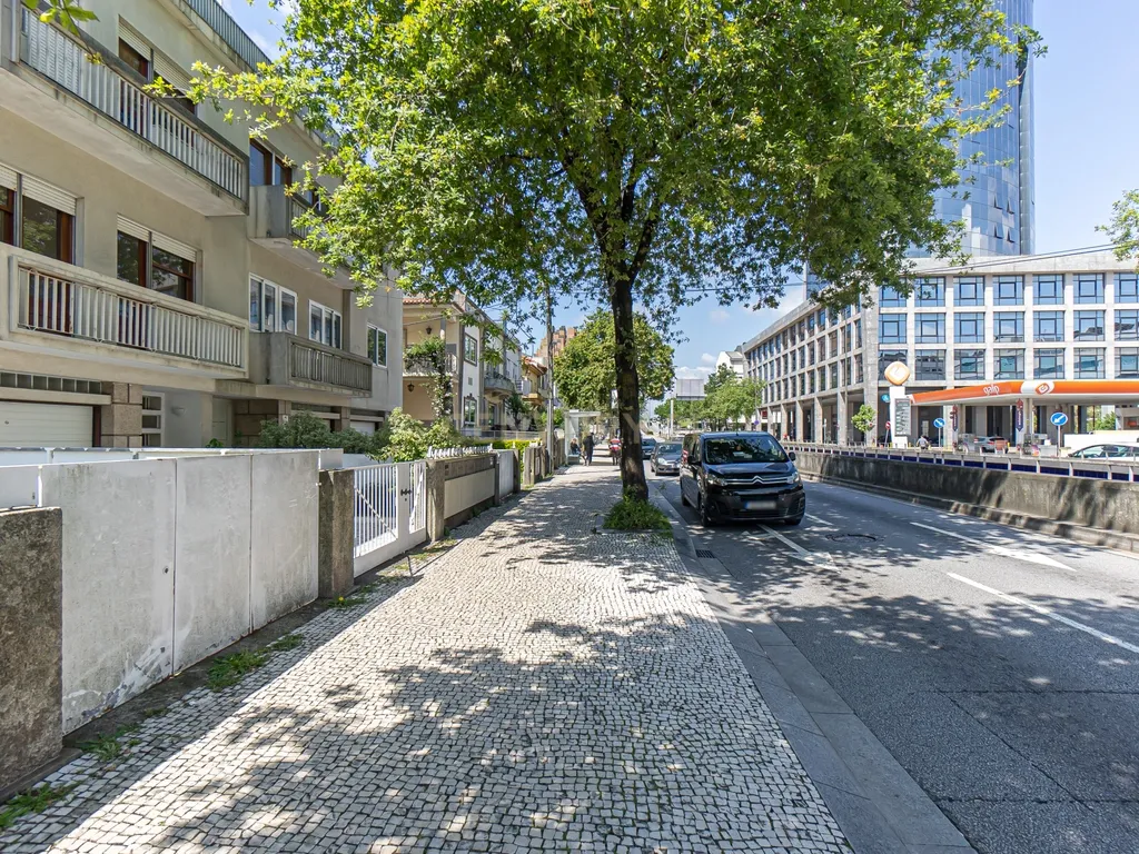 Andar Moradia T5 – Antas, Avenida Fernão de Magalhães – Porto - Image 46