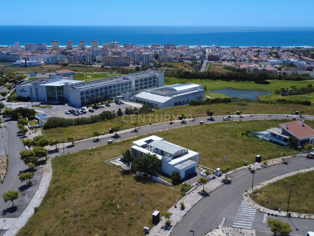 Moradia de Arquitetura Contemporânea na Aldeia dos Capuchos, Vista Mar, Rio e Cidade, com Garagem, Elevador, Piscina e Cobertura com Vista Panorâmica 360º. - Image 1