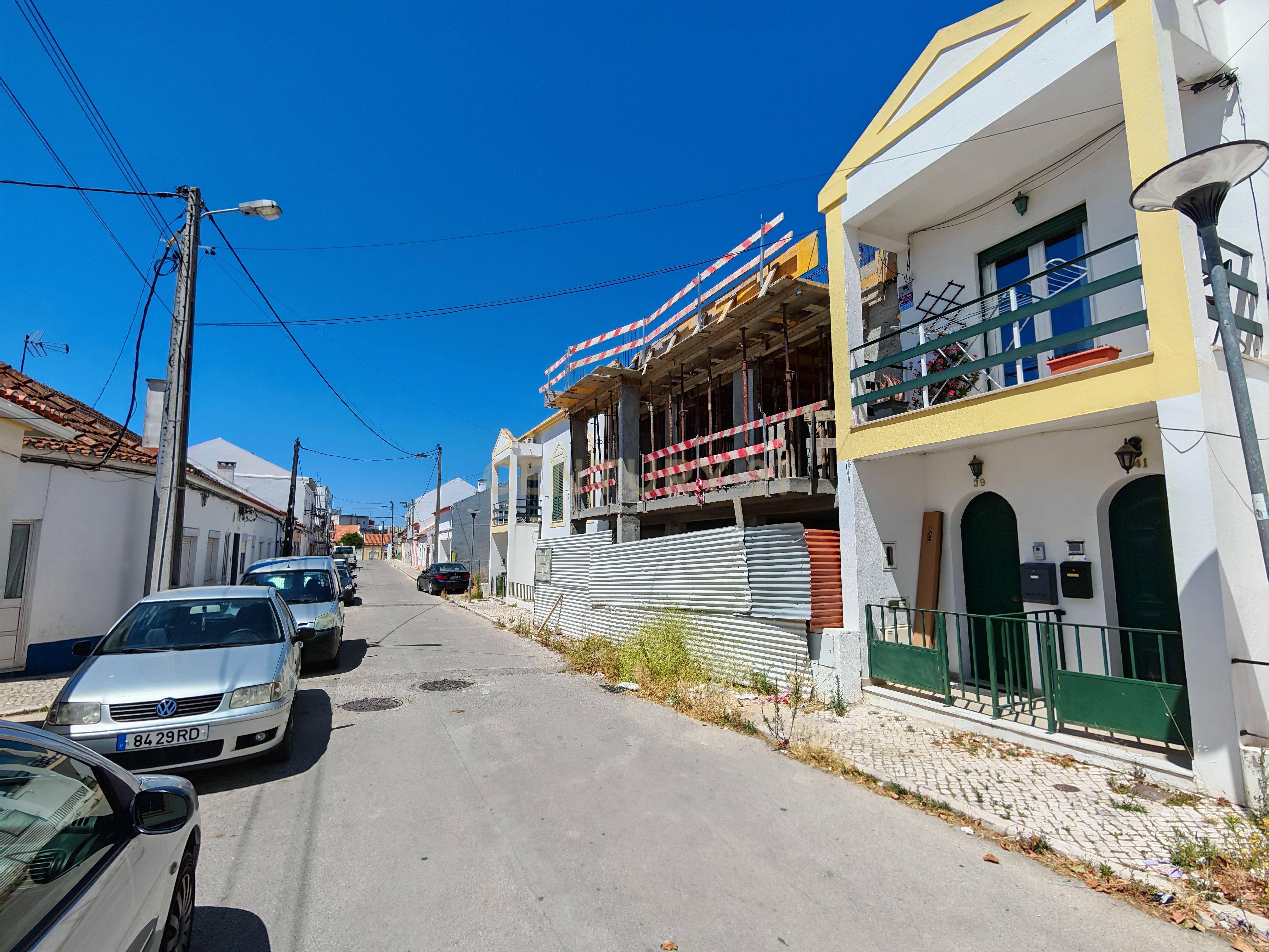 Fotografia 5 de Lote para construção de moradia bifamiliar no Montijo