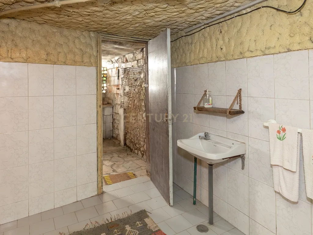 Moradia com Potencial de Investimento | Olhalvo - Alenquer - Image 8