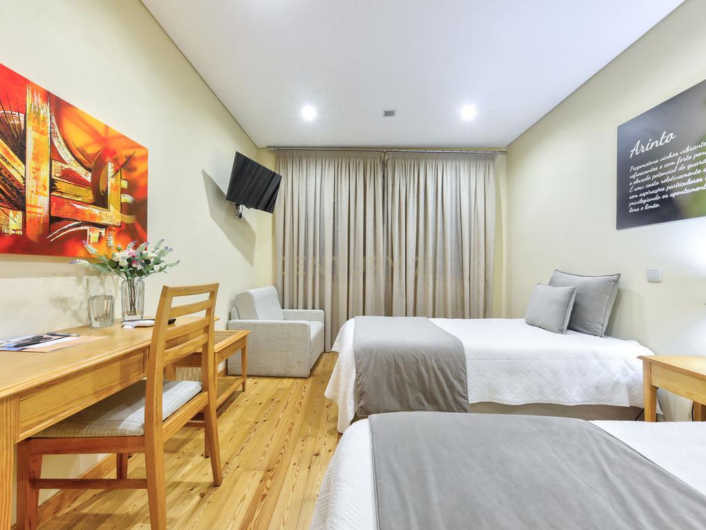 Propriedade T8 com Jardins, Lago e Potencial Alojamento - Localização Premium - Image 31