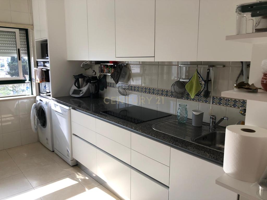 Apartamento T3 – Centro de Portimão - Image 2