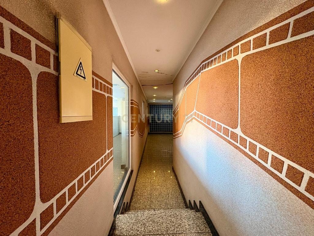 Apartamento T3 com 2 Estacionamentos e Arrecadação no Centro de Mem Martins - Image 26