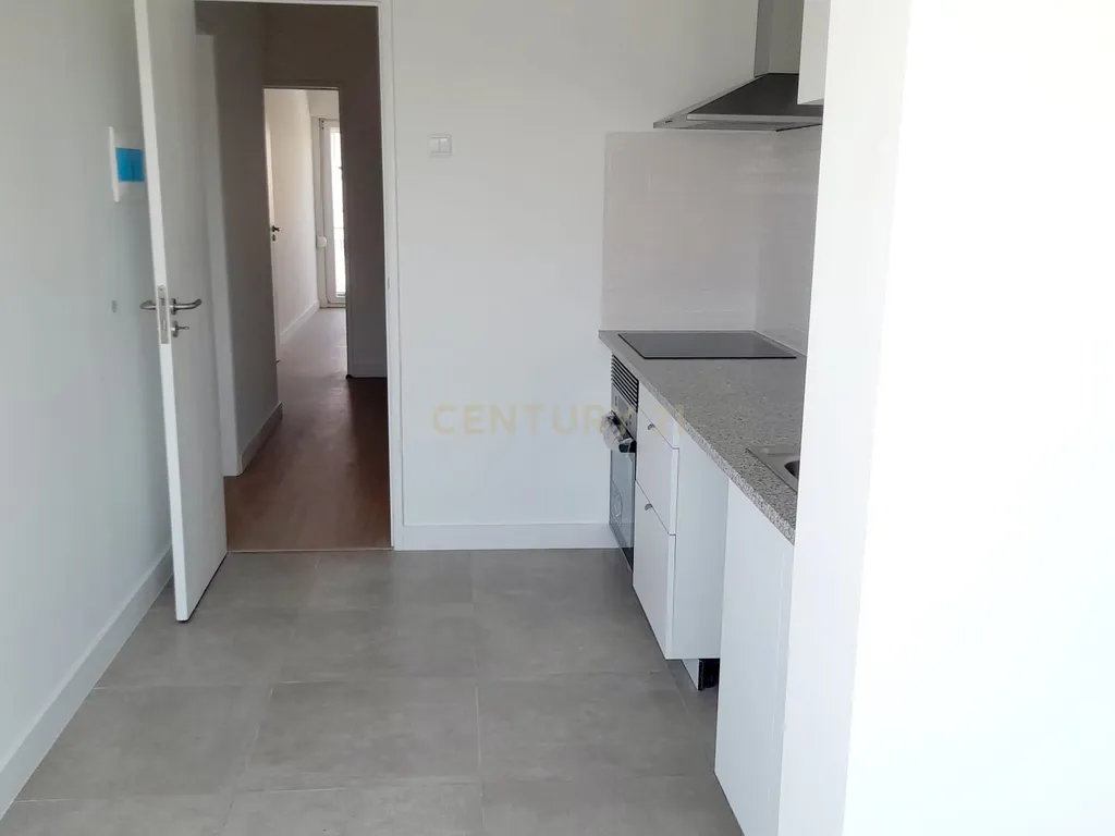 Apartamento t2 remodelado em zona muito sossegada de Santarém - Image 14