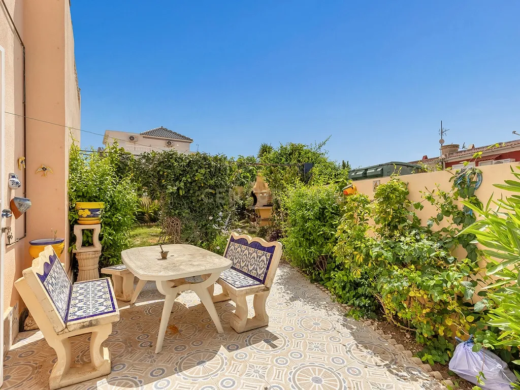 Chalet em Torrevieja, Alicante — Oportunidade de Investimento - Image 11