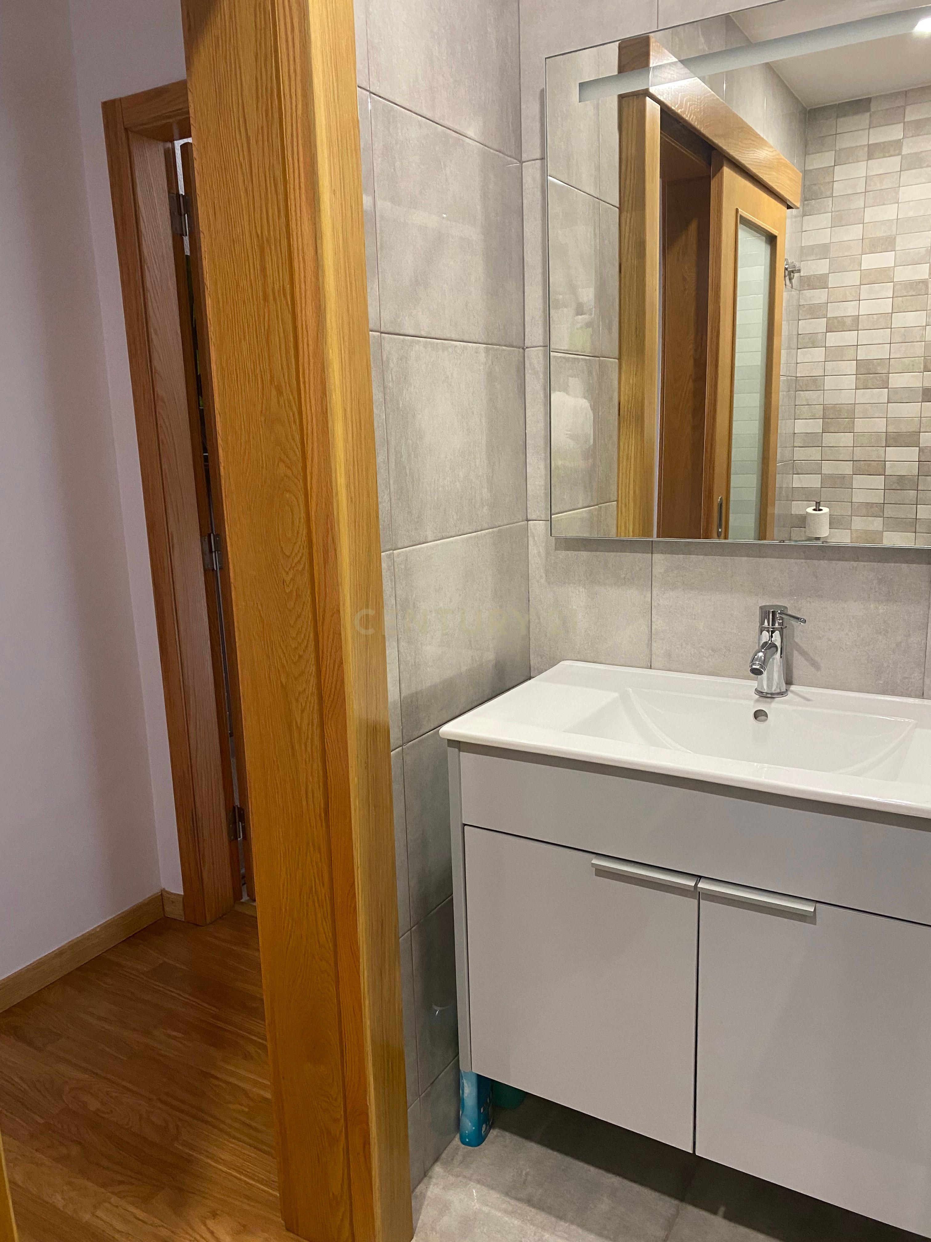 Fotografia 8 de *RESERVADO* | T1 com excelente luminosidade e arrecadação | Torre da Marinha | 196.000 €