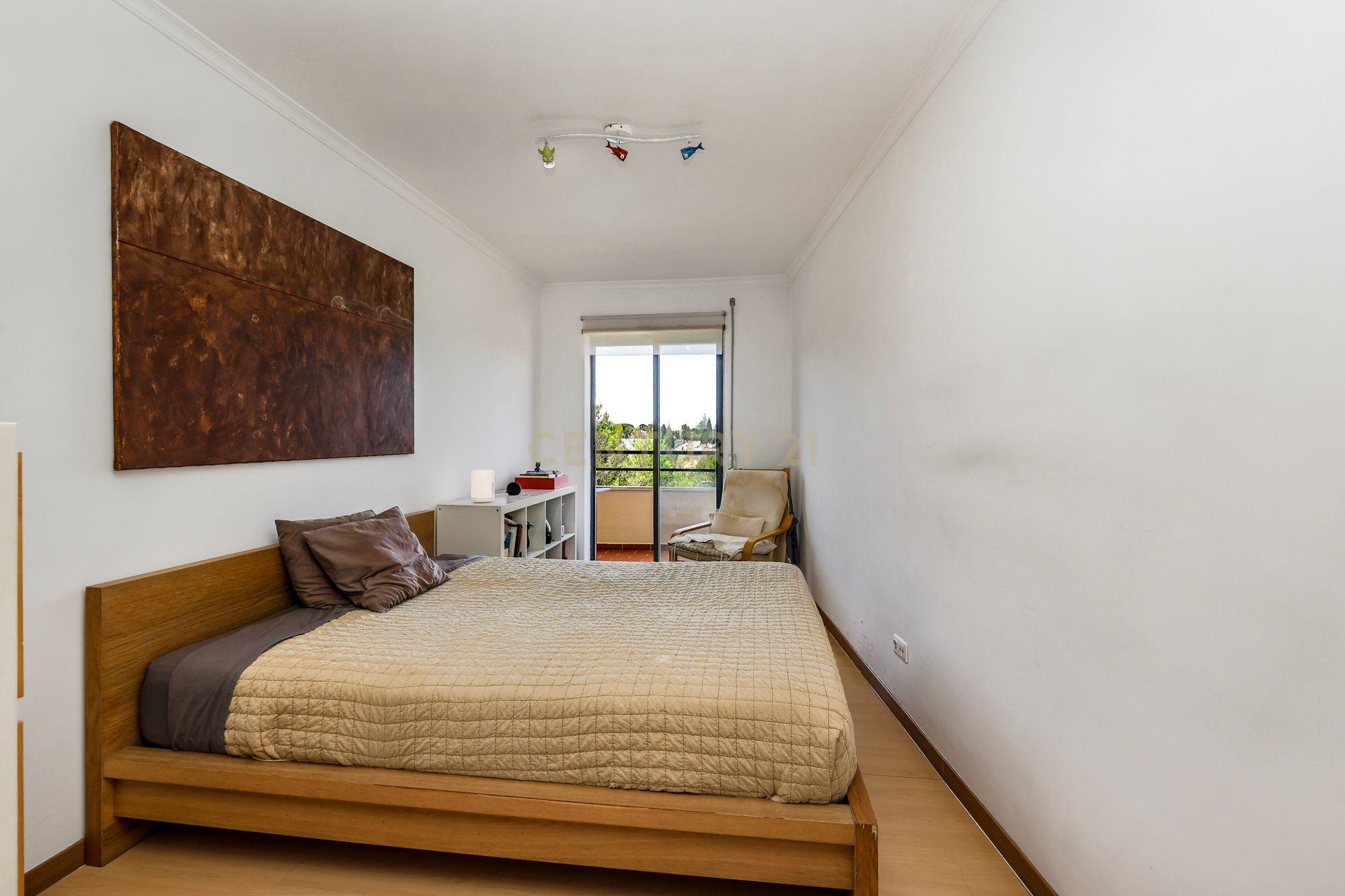 Fotografia 5 de T2 COM VARANDAS VISTA JARDIM E PISCINA - CONDOMINIO FECHADO NO ESTORIL