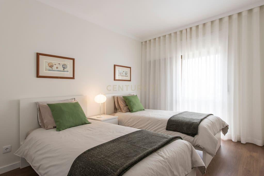 Apartamento T3 Renovado para Arrendamento no Edifício Navegador – Cascais - Image 15