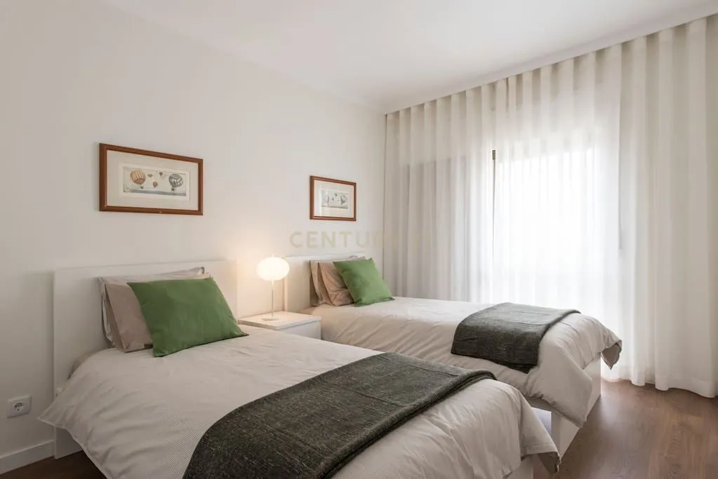 Apartamento T3 Renovado para Arrendamento no Edifício Navegador – Cascais - Image 15