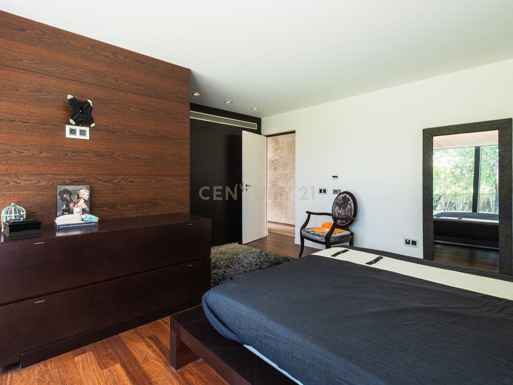 Luxuosa Moradia T4 com Piscina e Vista Panorâmica em Lousada - Image 32