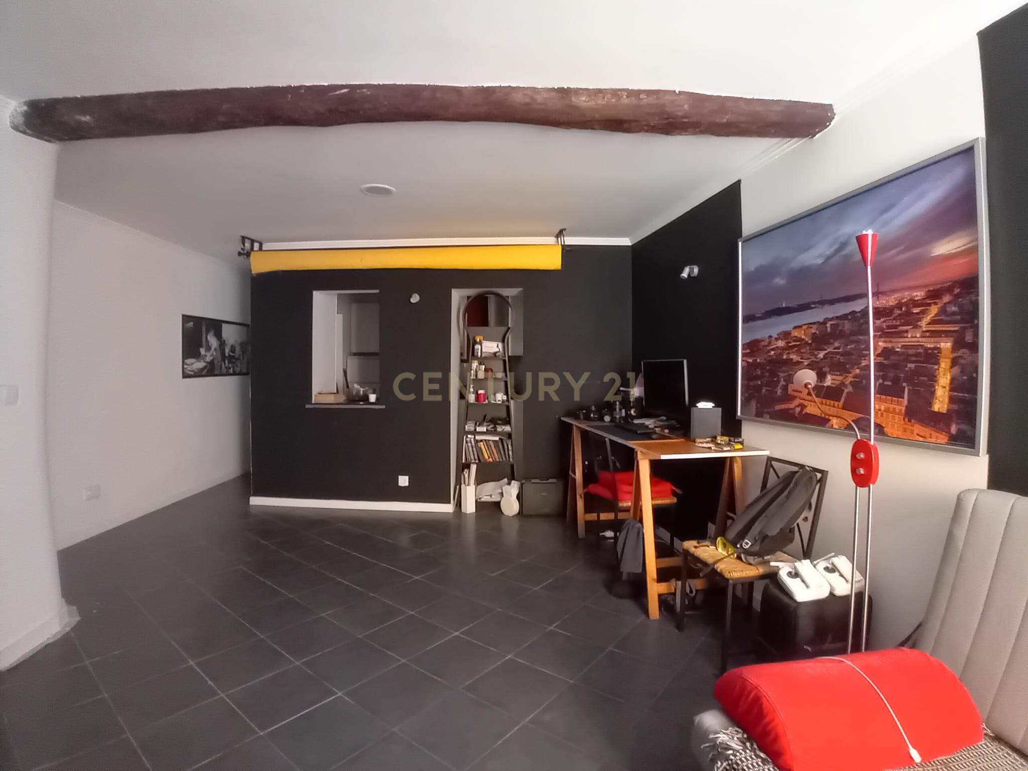 Apartamento T1 à Venda na Calçada do Castelo Picão, Lisboa - Image 2