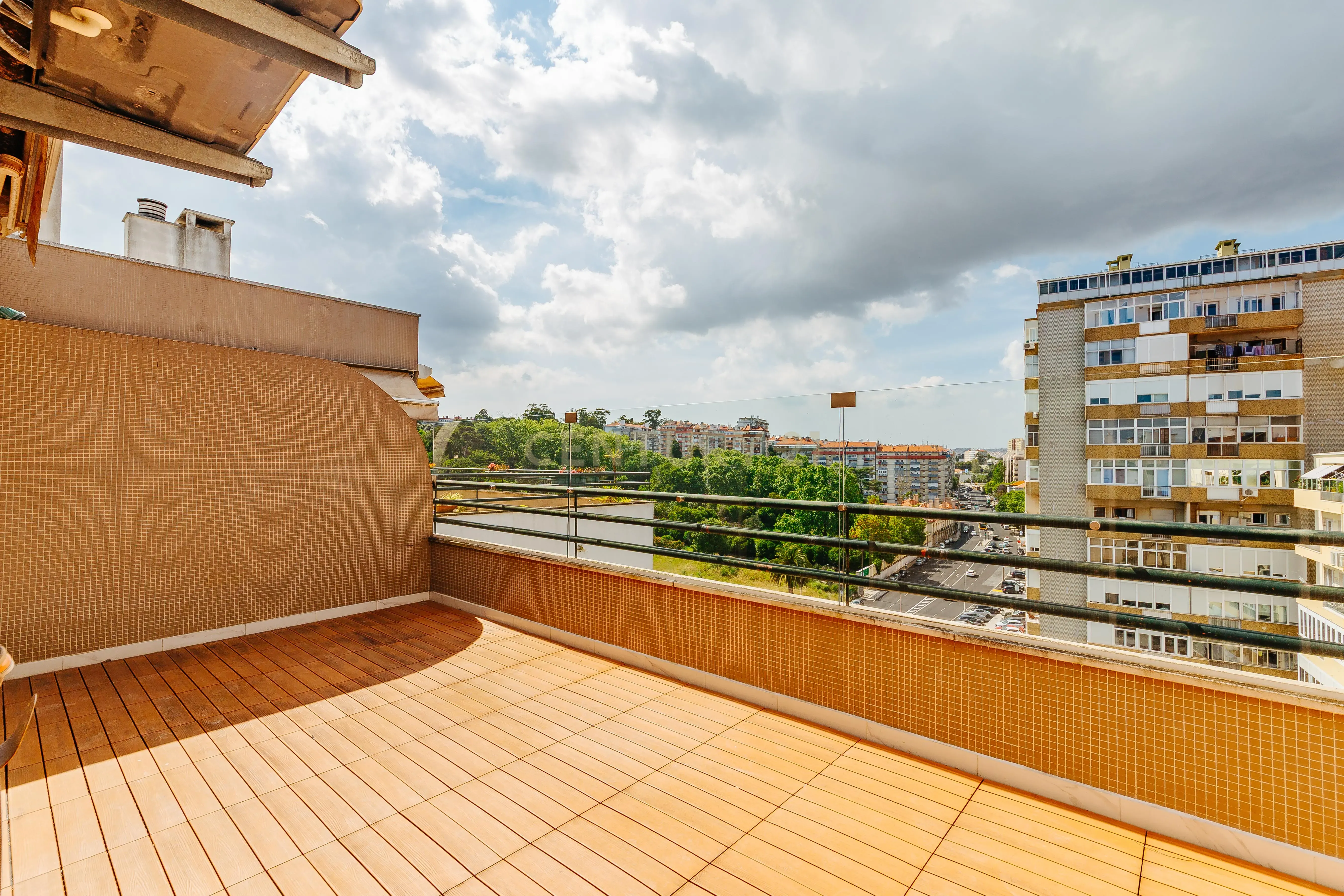 T2 com terraço nas Laranjeiras - Rua Tomás de Aquino - Image 1