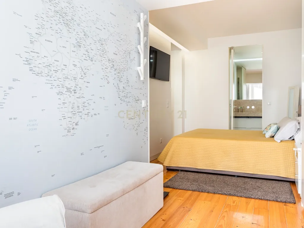 Extraordinário apartamento T3+1 com pátio exterior privado, junto ao Campo Pequeno, Lisboa. Em Venda! - Image 9