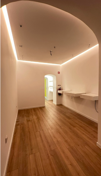 Loja Renovada para arrendar - Santo António, Lisboa - Image 6