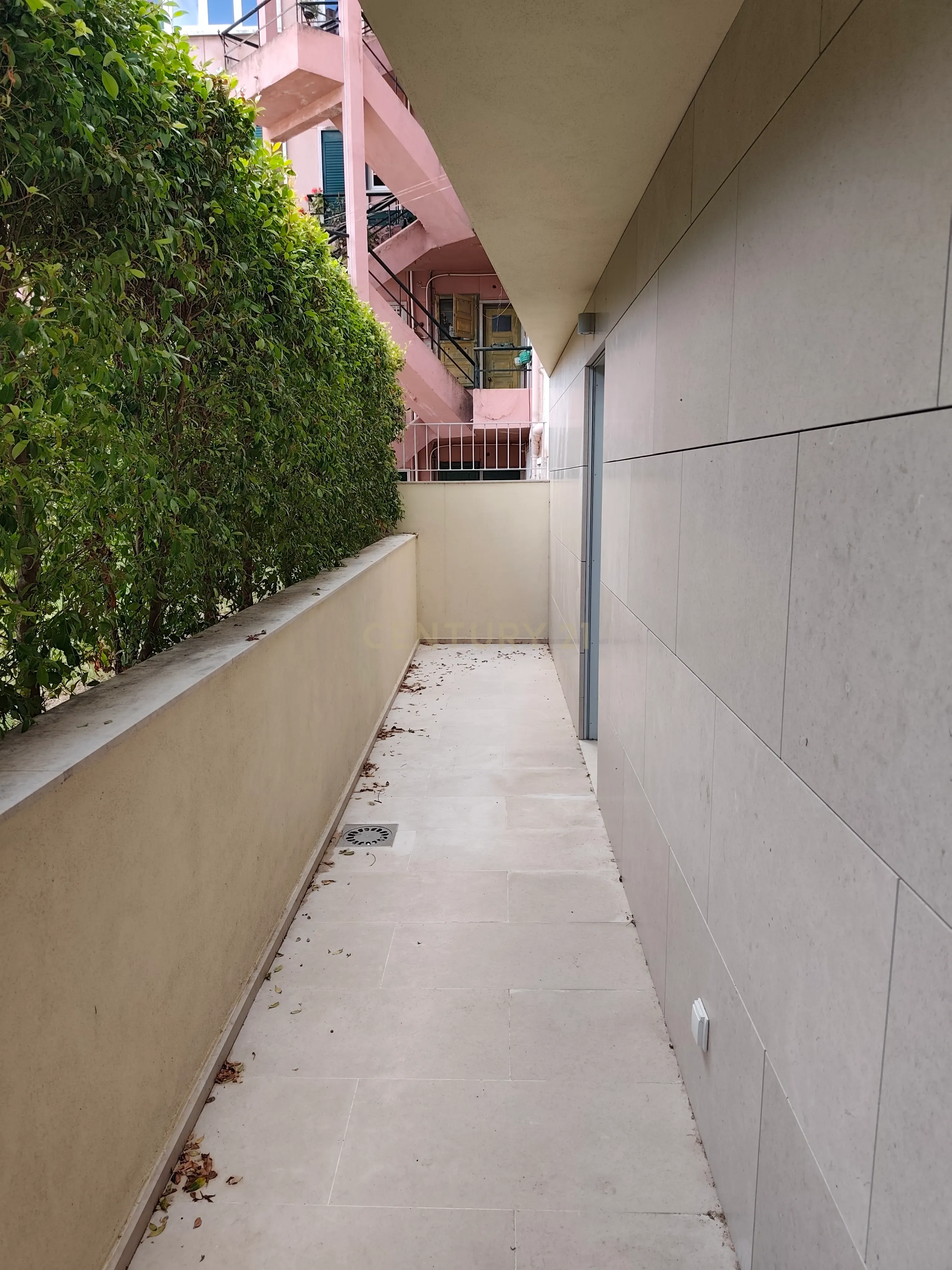 Fotografia 12 de Excelente Apartamento T2 bastante Central no Areeiro com Jardim Privativo