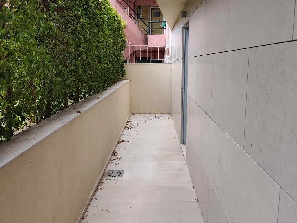 Excelente Apartamento T2 bastante Central no Areeiro com Jardim Privativo - Image 12