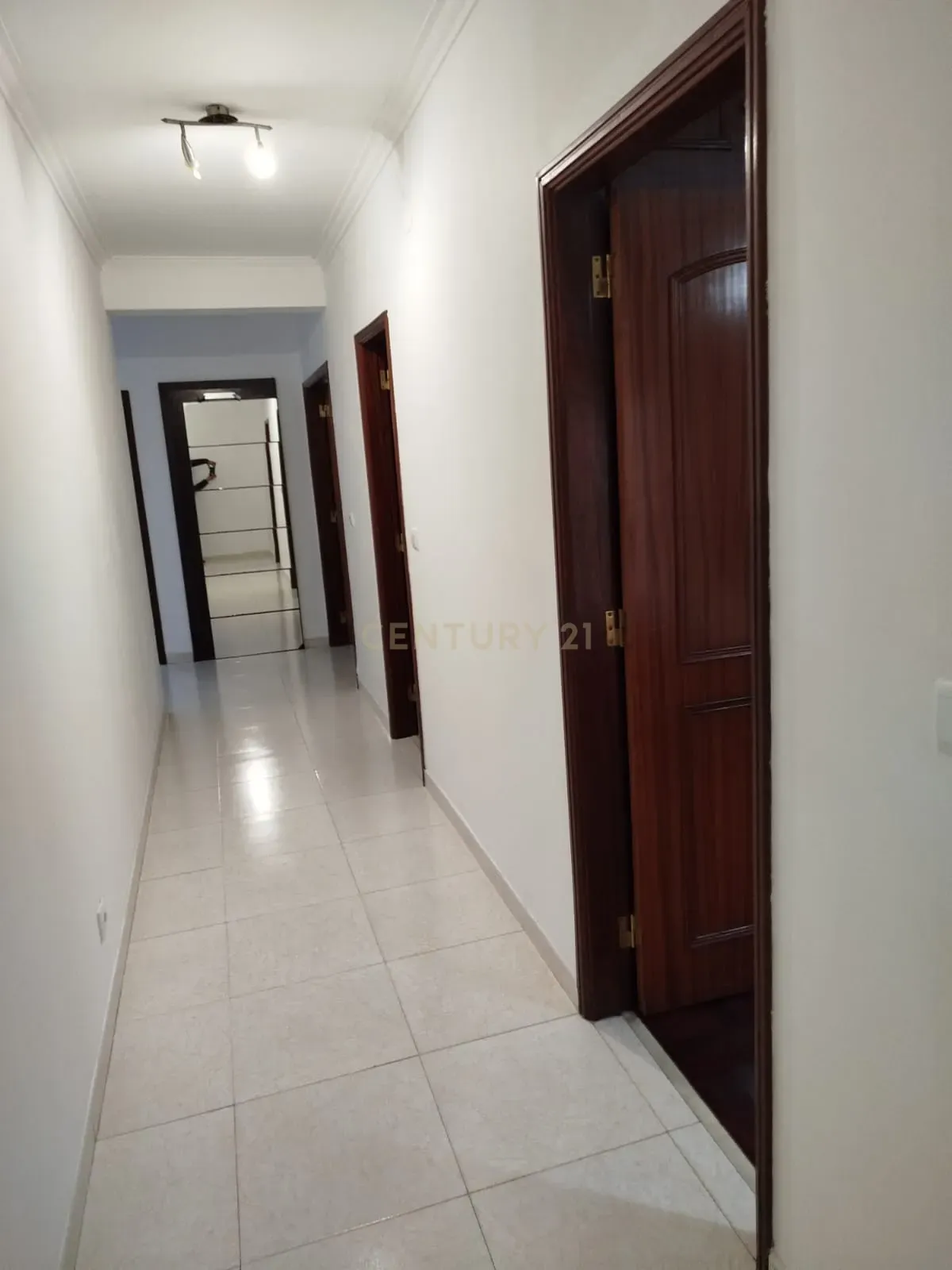 Apartamento T3 em Sintra: Conforto e Localização Privilegiada - Image 11