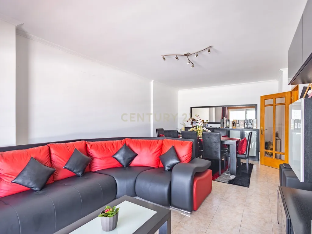 Apartamento T3 junto ao Estádio Municipal em Marco de Canaveses (3ºandar) - Image 3
