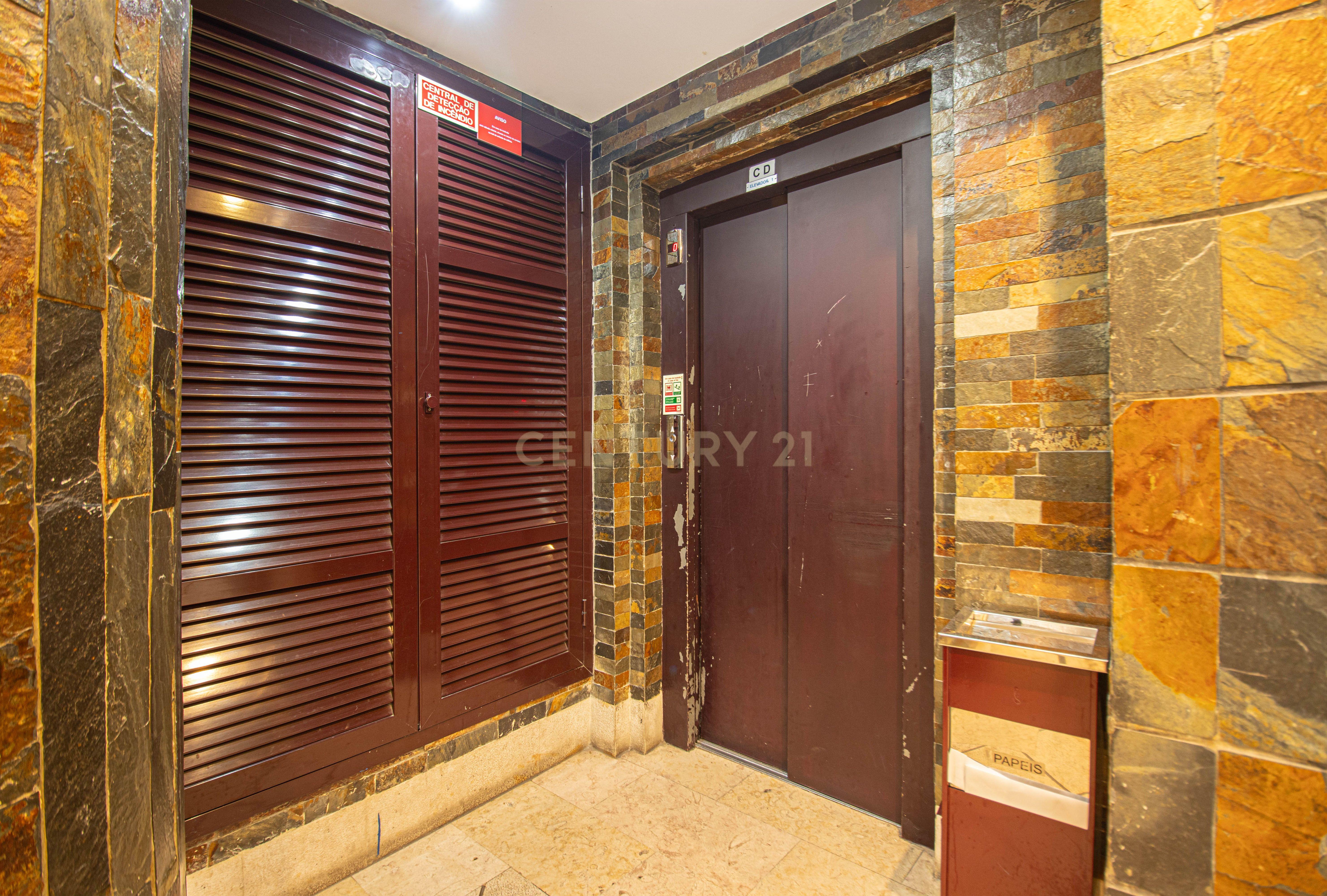 Apartamento T4 no Real Forte c/ 2 Box - Image 26