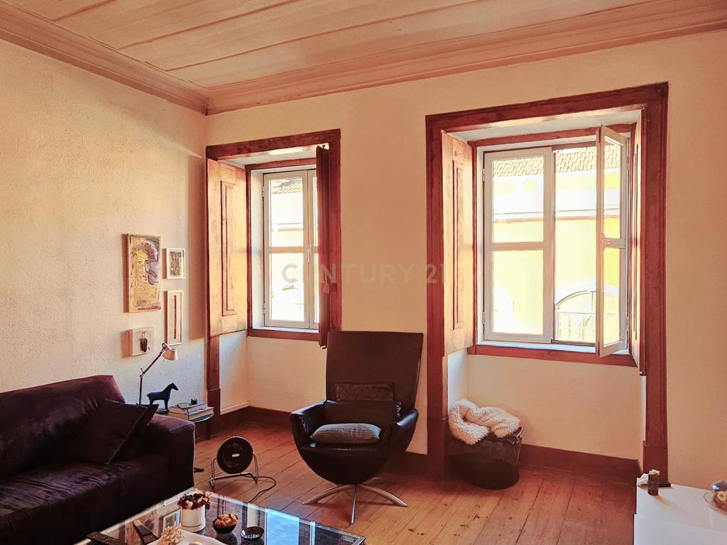 Apartamento T2 em Alcantara em Localização Privilegiada - Image 4