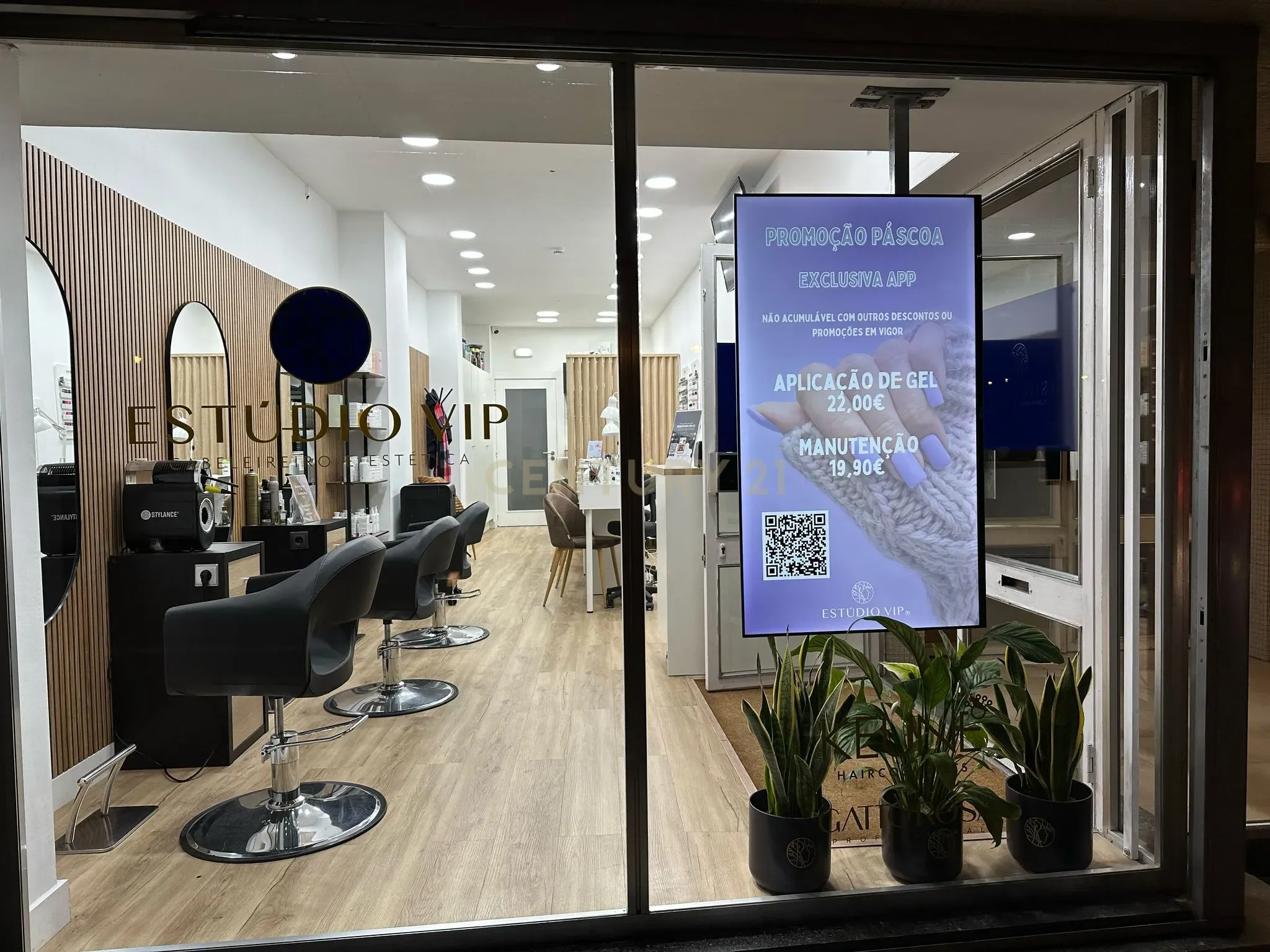 Trespasse de Salão de Cabeleireiro e Estética – Localização Premium no Centro da Cidade - Image 1