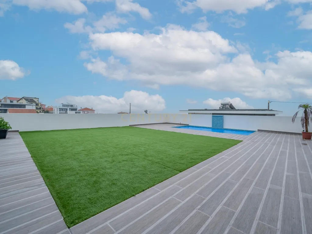 Luxuosa Moradia T5 com Vista Panorâmica em Odivelas - Image 60
