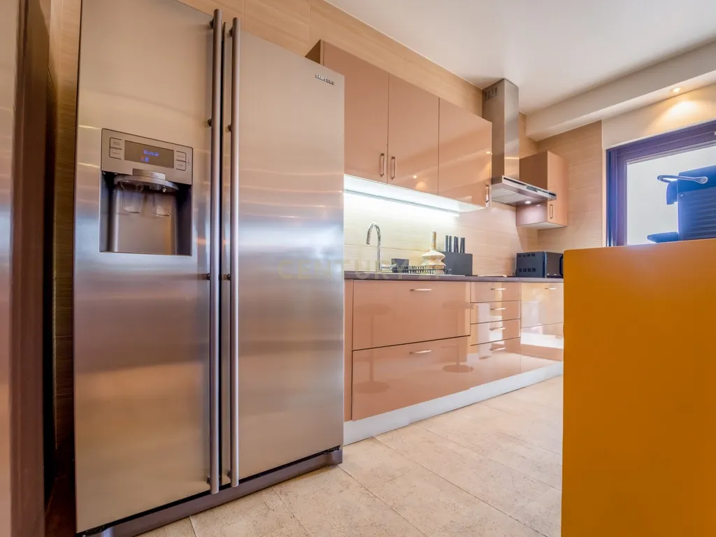 Propriedade com três habitações, piscina aquecida e sauna, num terreno de 10.000 m² - Image 32
