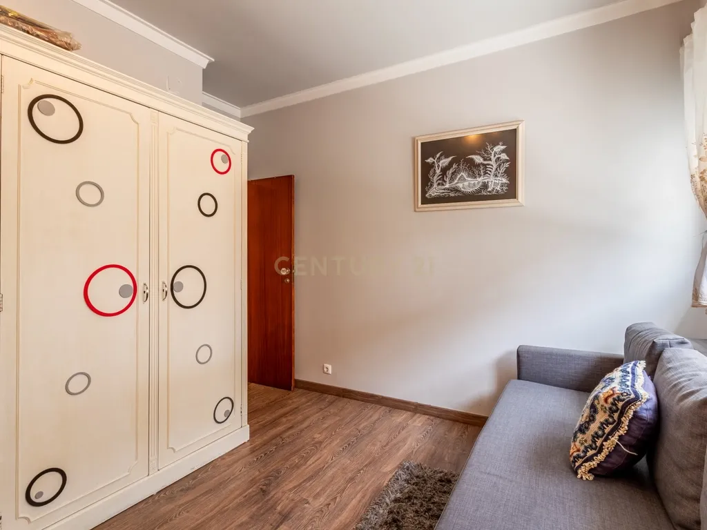 Propriedade bifamiliar T6 na Costa da Caparica. - Image 17