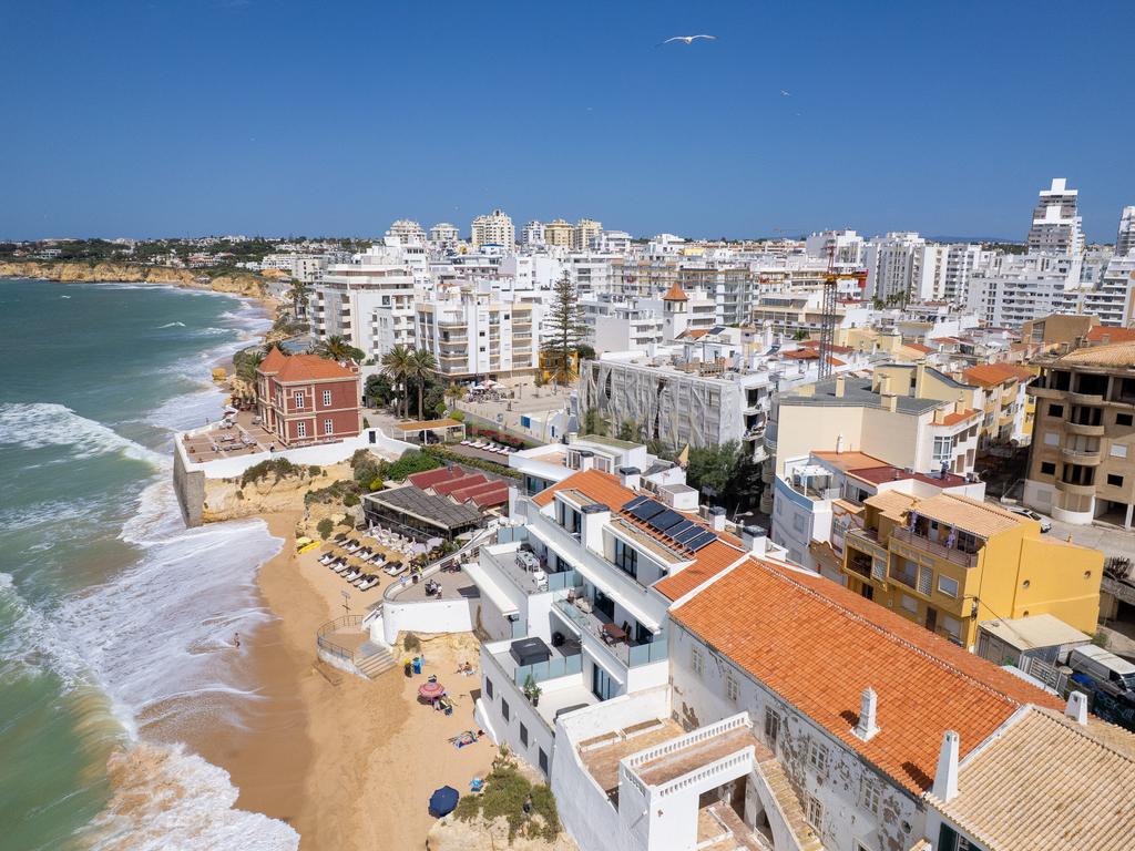 T3 Renovado a 50 Metros da Praia em Armação de Pêra - Image 31