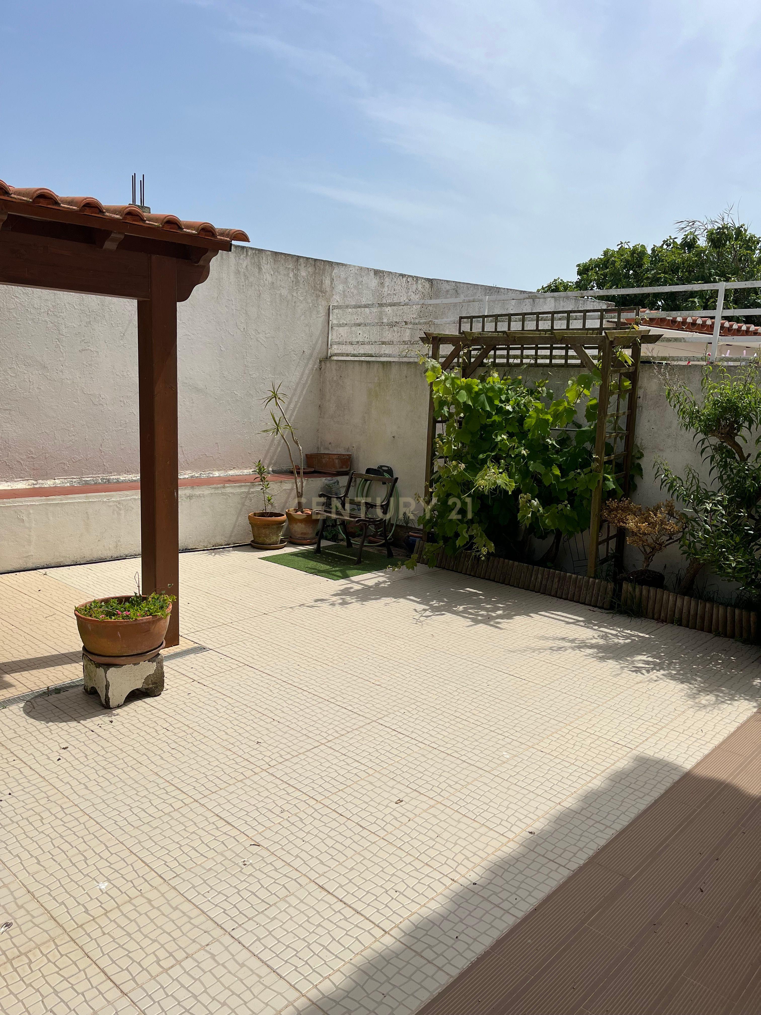 Fotografia 6 de Moradia T4 em condomínio fechado com piscina, vista mar e walking distance da praia, situada em S. Bernardino.