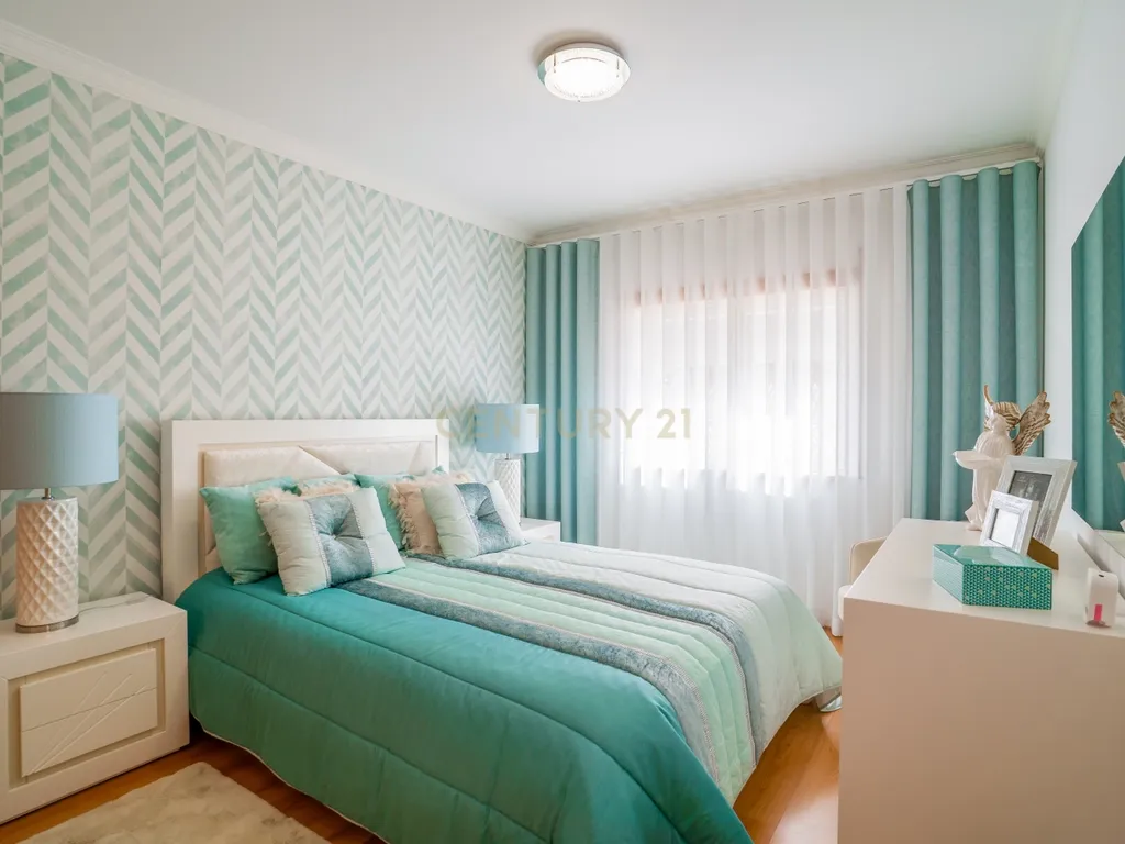 Moradia T4 Independente com Anexo | Lote 635 m² - Image 16