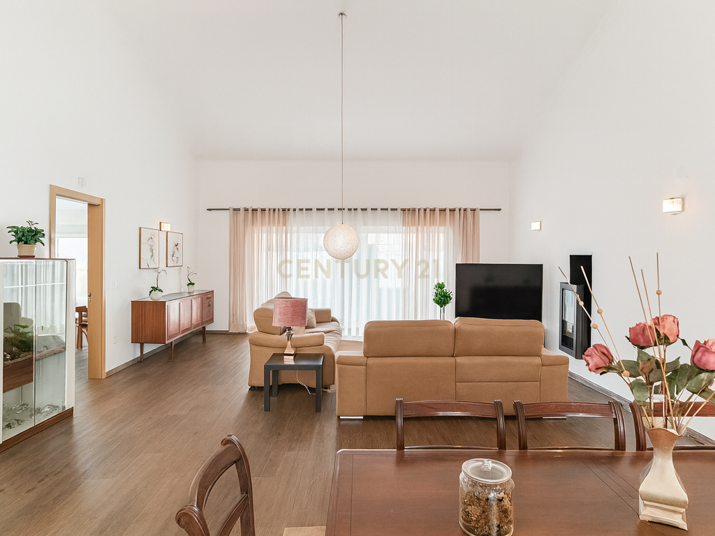 Castro Verde: Viva Uma Casa Onde os Sonhos se Encontram Com Tranquilidade. - Image 10