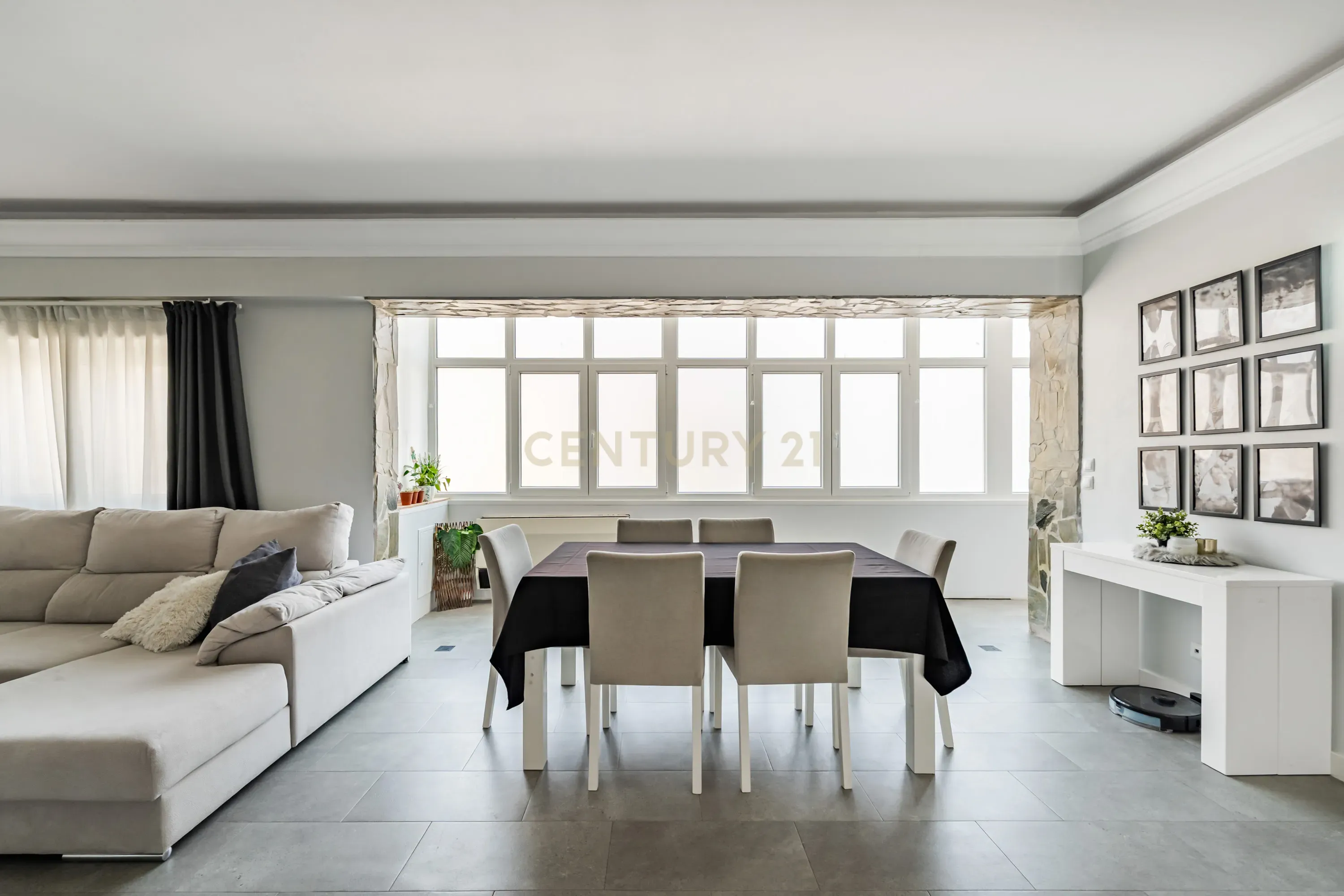 Fotografia 7 de Apartamento T5 Renovado com Sótão em Paio Pires