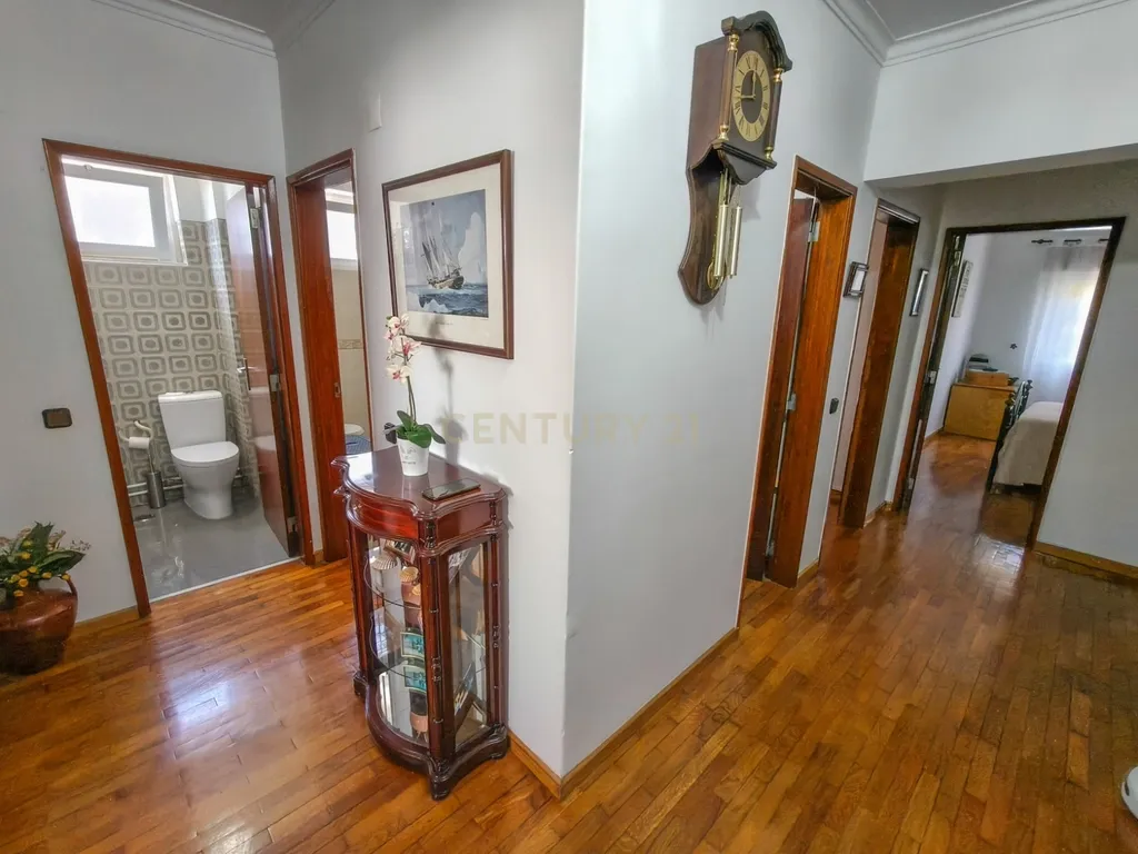 Apartamento T3 na Quinta do Rouxinol- Oportunidade Única! vista para o rio - Image 8