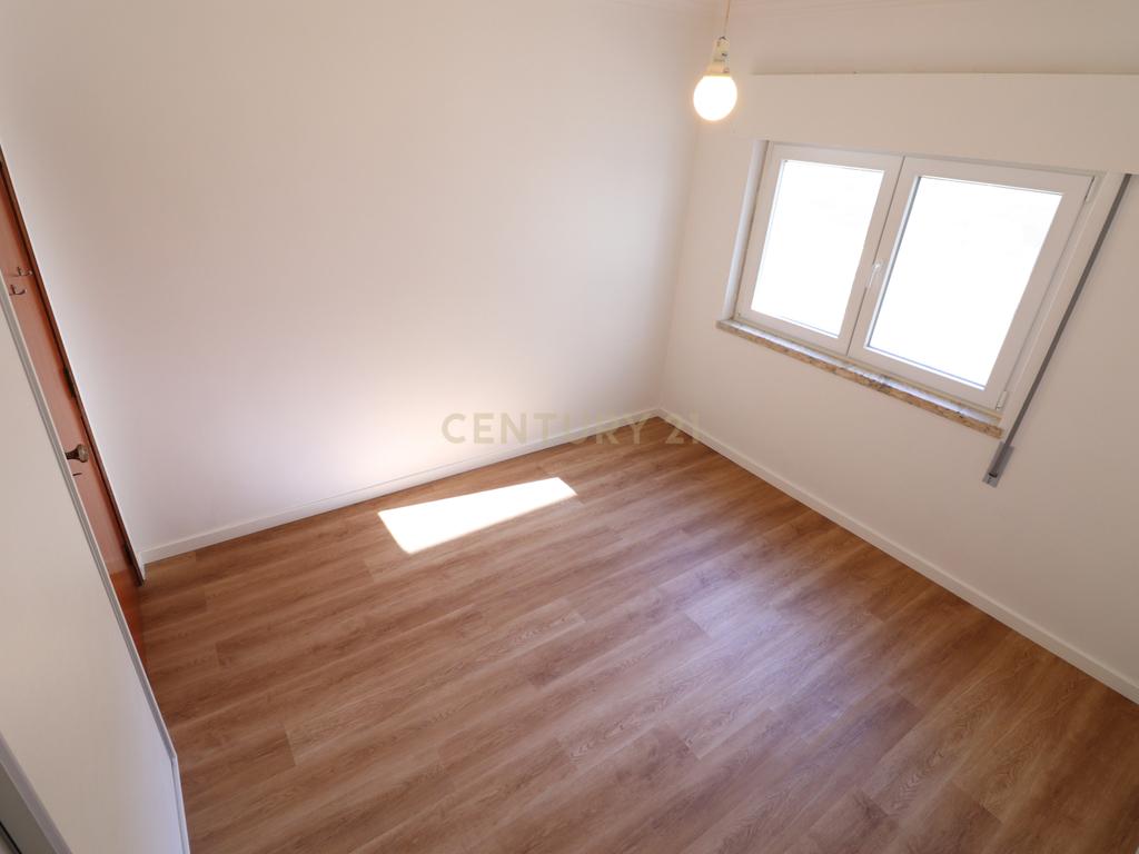 Apartamento T3 Remodelado na Avenida do Cristo Rei - ALMADA - Image 13