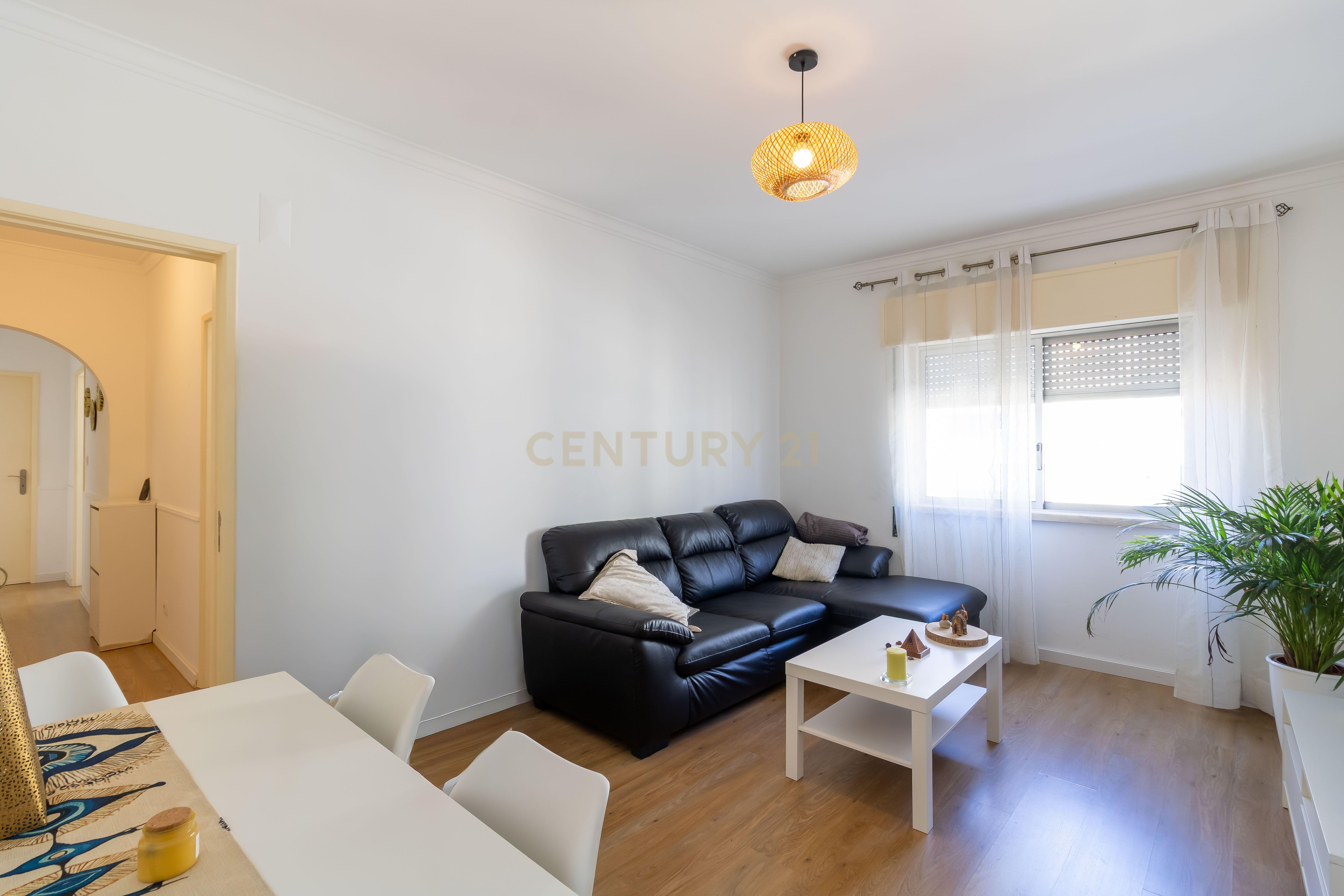 Fotografia 4 de T2 em Agualva-Cacém | 4.º andar com elevador | Excelente localização | Ideal para habitação ou investimento