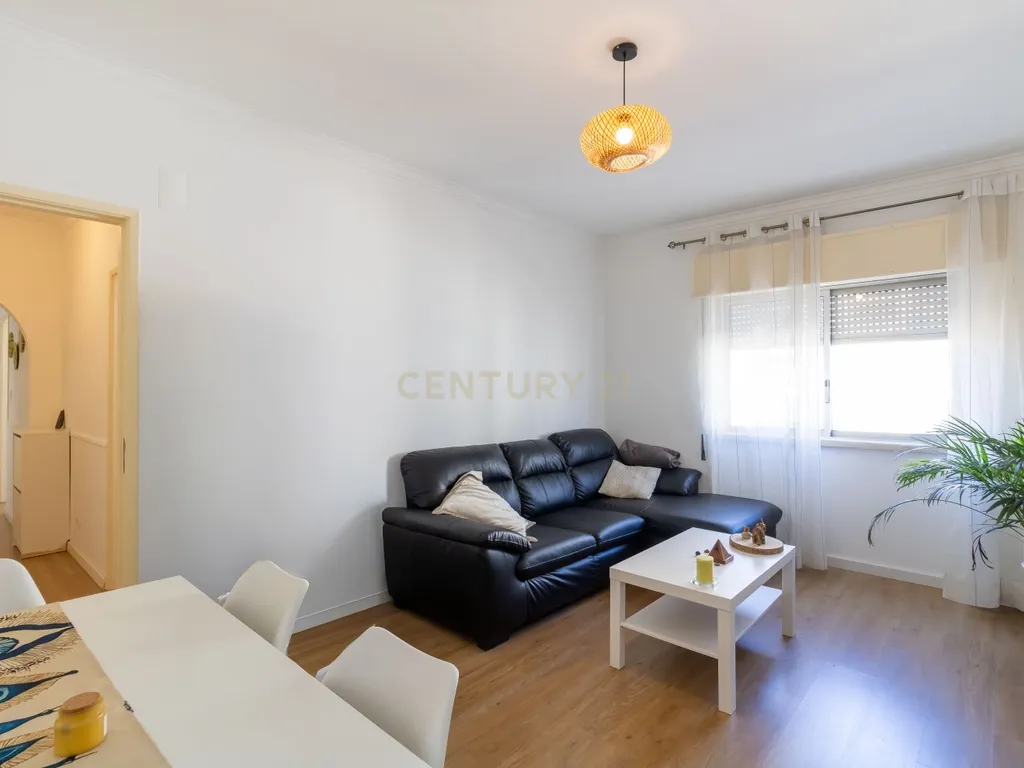 T2 com Excelente Localização em Agualva-Cacém | Ideal para Habitação Própria ou Investimento - Image 4