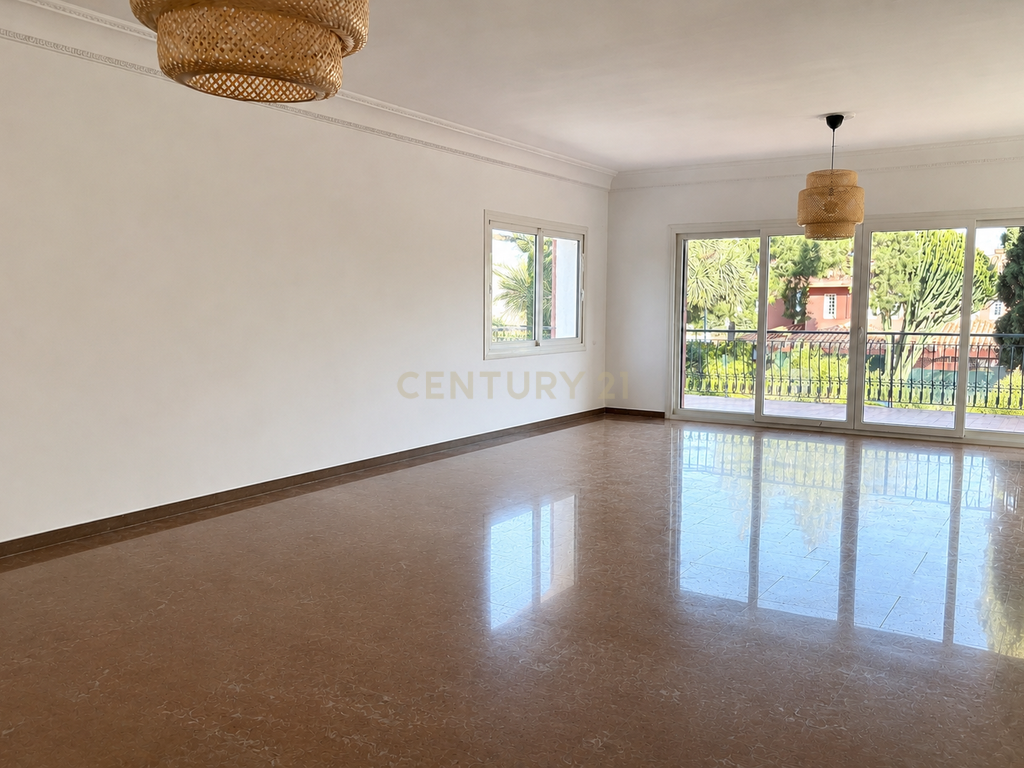 Grande moradia independente com vista para o mar, piscina privada e enorme potencial em Benalmádena - Image 23